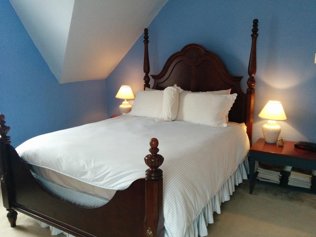 Fairmont House Bed & Breakfast Mahone Bay Room photo