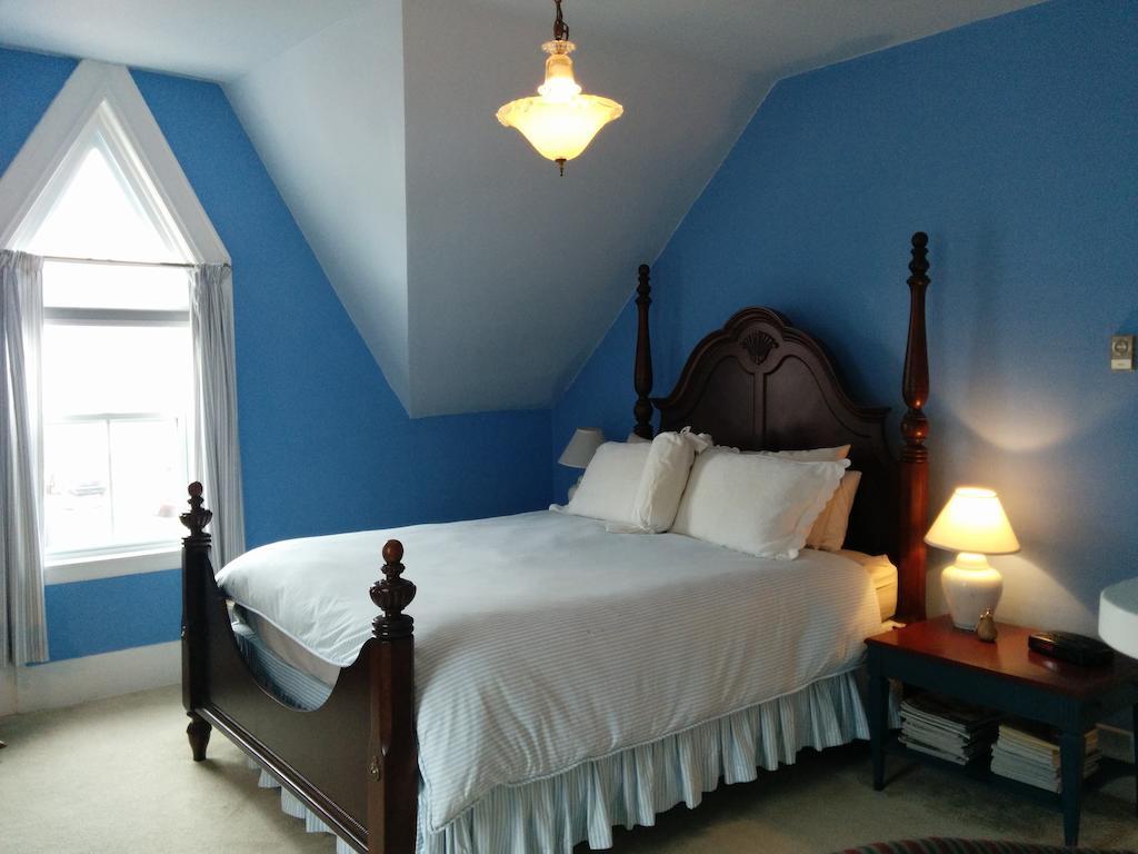 Fairmont House Bed & Breakfast Mahone Bay Room photo