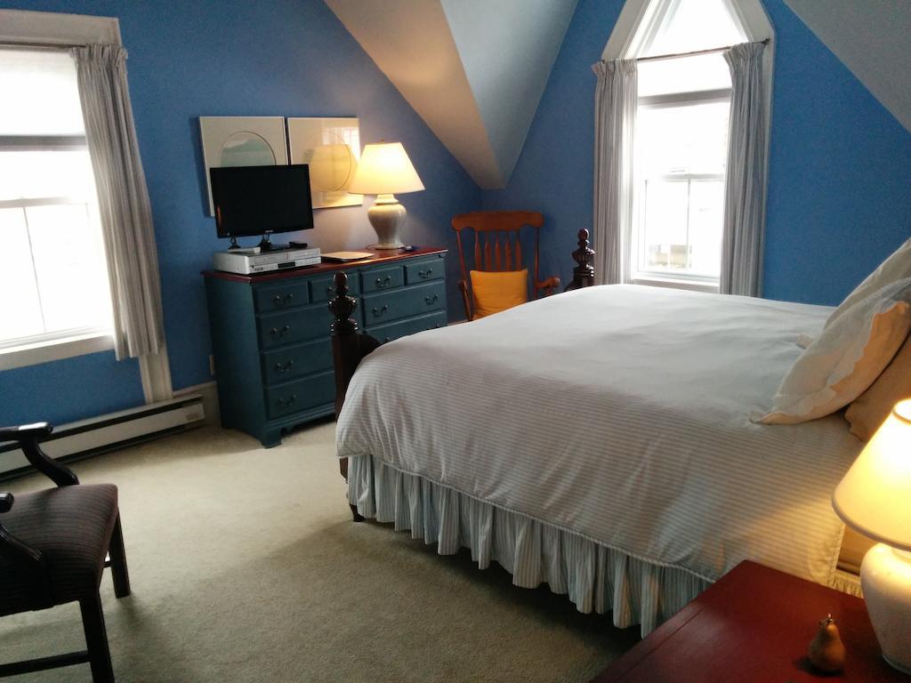 Fairmont House Bed & Breakfast Mahone Bay Room photo