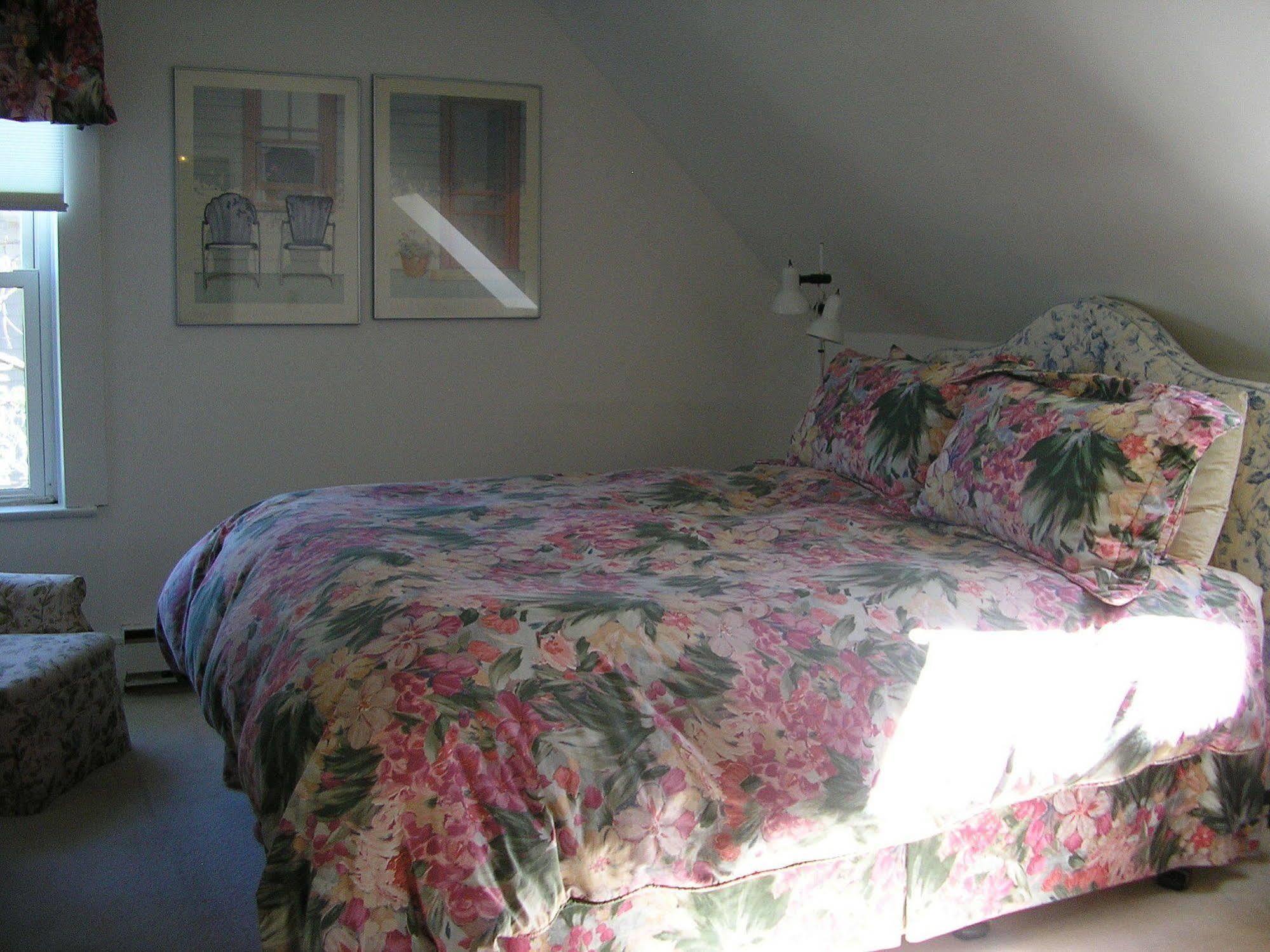 Fairmont House Bed & Breakfast Mahone Bay Exterior photo